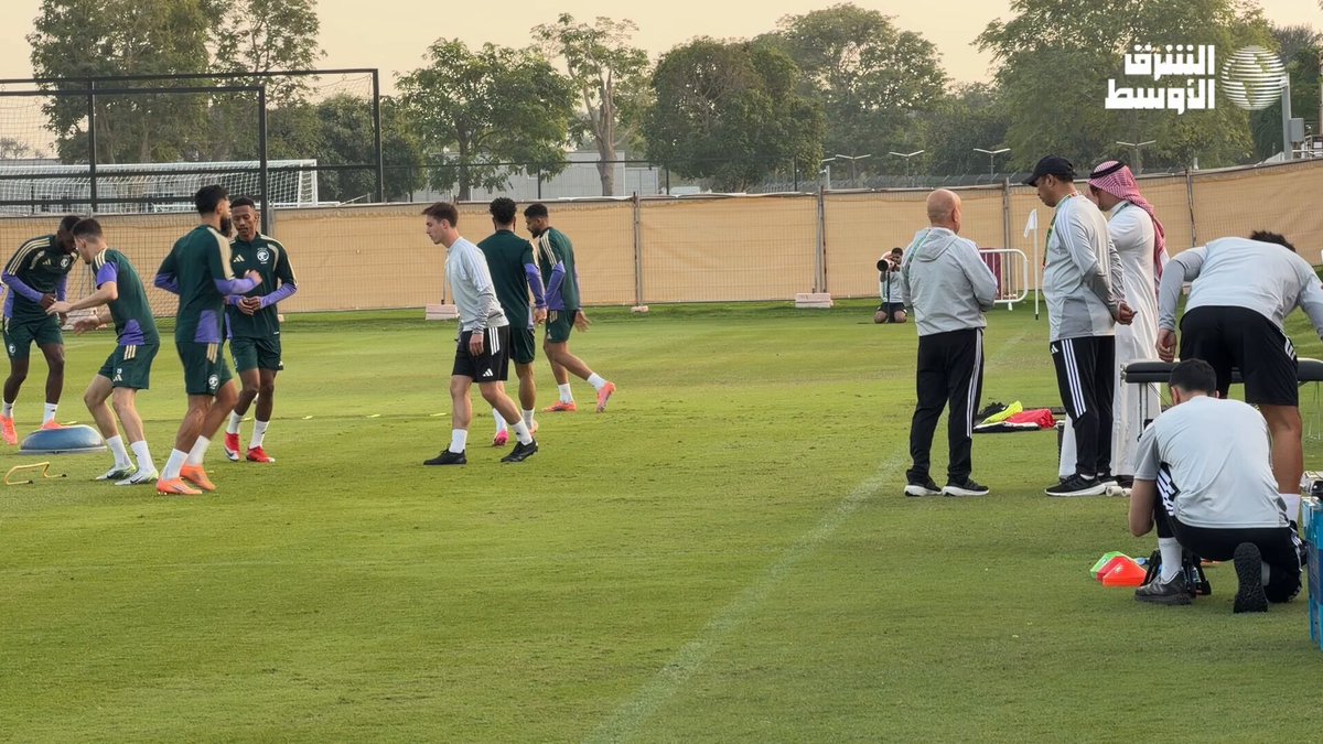 جانب من تدريبات المنتخب السعودي بحضور ياسر المسحل رئيس الاتحاد السعودي لكرة القدم. #السعودية_الإمارات 