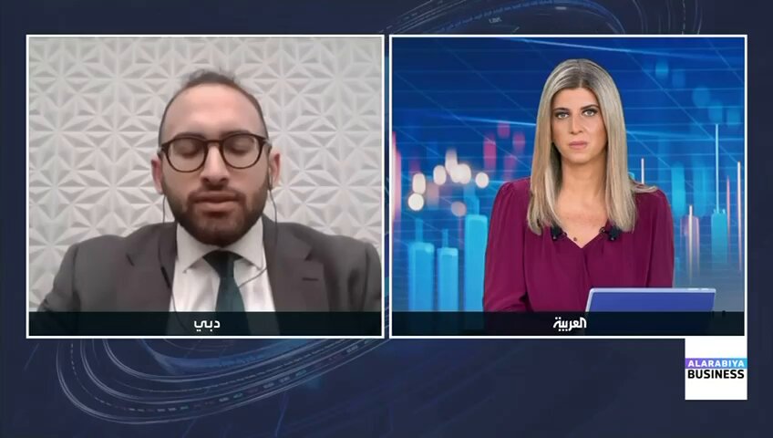 عقوبات أميركية محتملة على النفط الروسي إذا رفض بوتين اتفاق السلام.. وتوترات مستمرة بين أميركا وفنزويلا. فكيف تؤثر هذه التوترات على أسعار النفط؟. الإجابة في حوار بين المحلل في شؤون الشرق الأوسط و شمال أفريقيا في TS Lombard حمزة الكعود و جرس الإغلاق _Business 