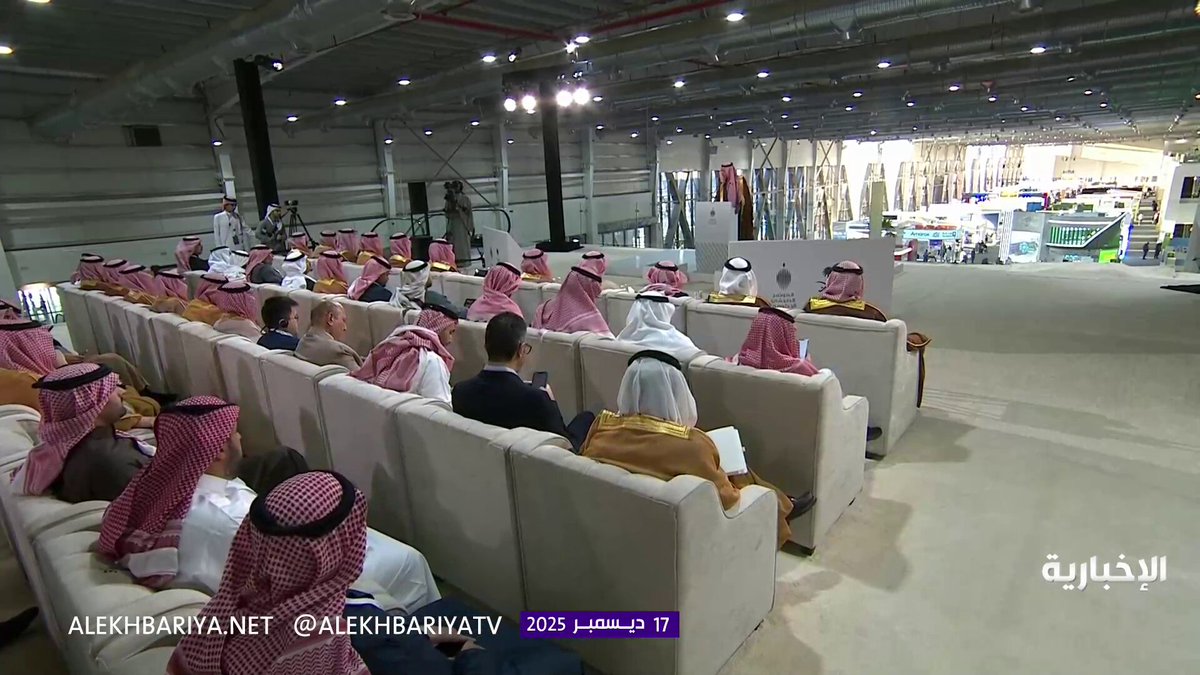 البلاد | المؤتمر الصحفي الحكومي وزير الصناعة والثروة المعدنية بندر الخريف : خلق نحو 360 ألف وظيفة في القطاع الصناعي لتصل الوظائف إلى 840 ألف فرصة وظيفية. صحيفة البلاد | وزارة الصناعة والثروة المعدنية | وزارة الإعلام | 