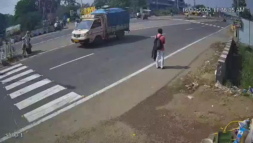 📍Ahmedabad, Gujarat: A speeding Hyundai Picture