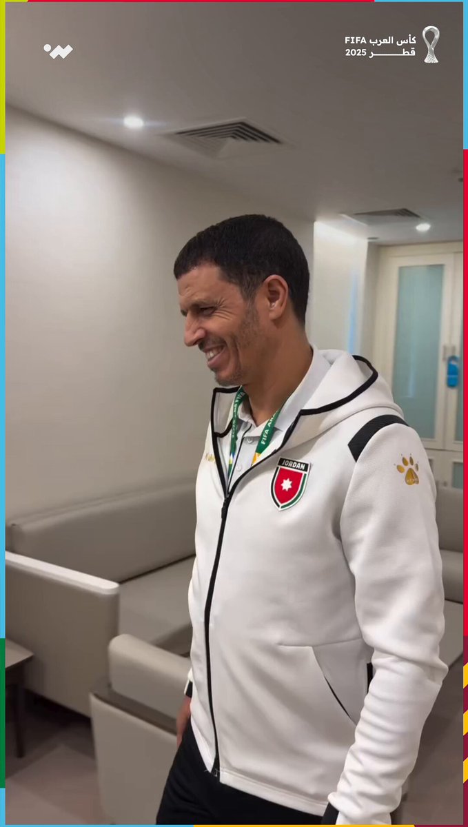 جمال السلامي، مدرب منتخب الأردن، يطمئن على يزن النعيمات بعد إجرائه عملية جراحية ناجحة 