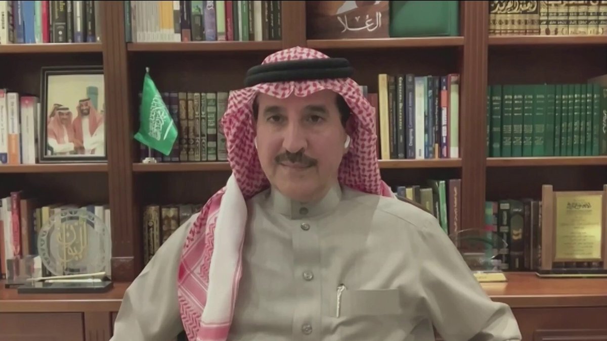 نشرة الرابعة | المحلل الاقتصادي فضل البوعينين: إلغاء المقابل المالي على عمالة المنشآت الصناعية جاء ضمن دعم القطاع لخفض التكاليف وتحقيق الأهداف من زيادة الصادرات ورفع المساهمة في الاقتصاد 