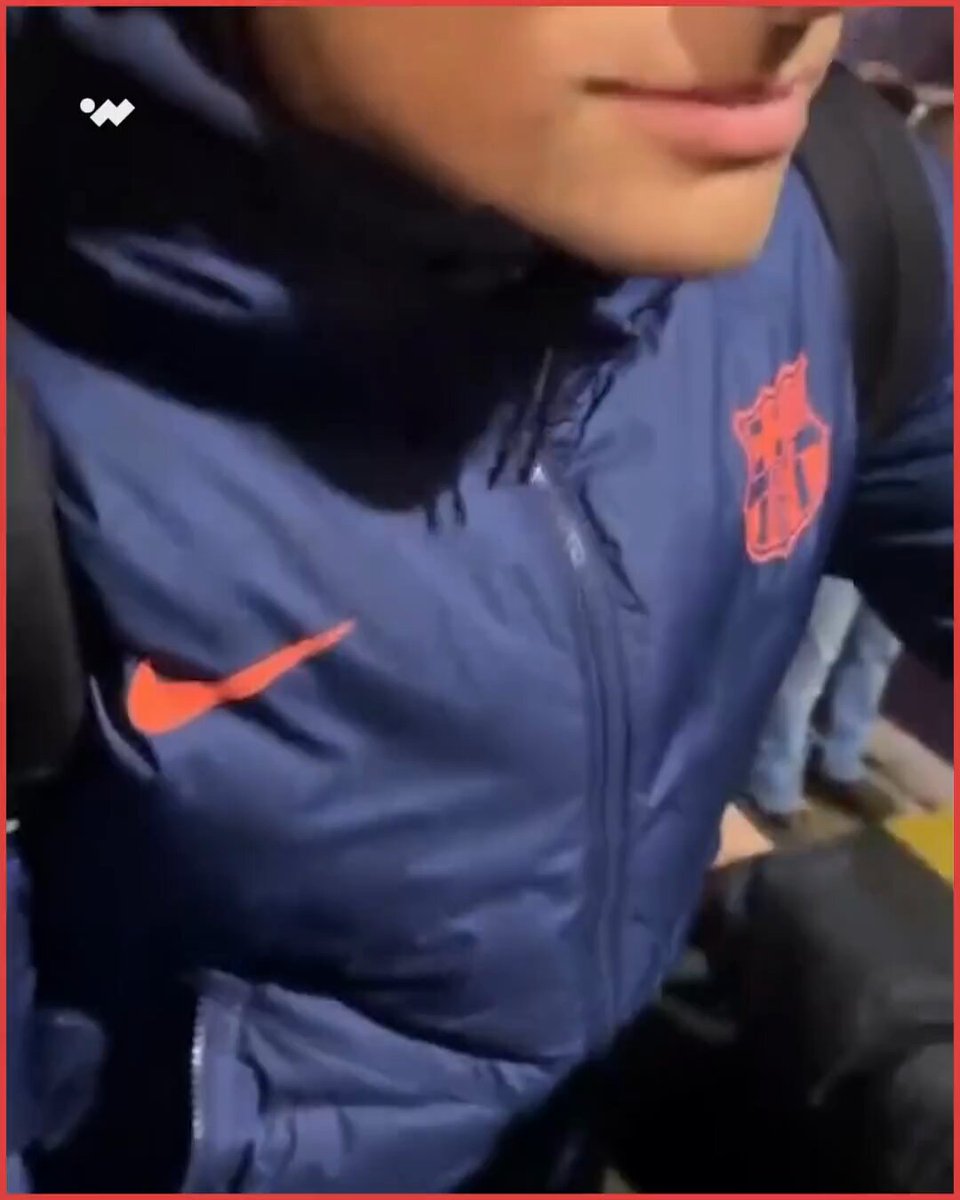 رغم الخسارة.. جماهير غوادالاخارا كانت سعيدة ولم تفوت فرصة التقاط الصور مع لاعبي البرسا 