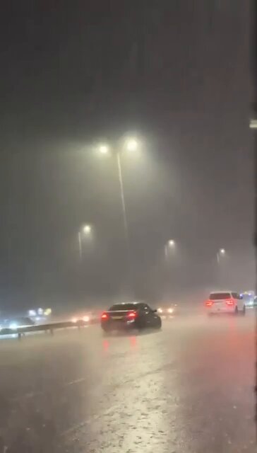 نظراً لتأثر أجواء السلطنة بالحالة الجوية أخدود الخزام؛ نهيب بالجميع ضرورة أخذ الحيطة والحذر، وتجنب المجازفة بعبور الأودية أو القيادة في ظروف الرؤية المتدنية، مع الالتزام التام بإرشادات السلامة الصادرة من الجهات الرسمية.. جعلها الله أمطار خير وبركة 