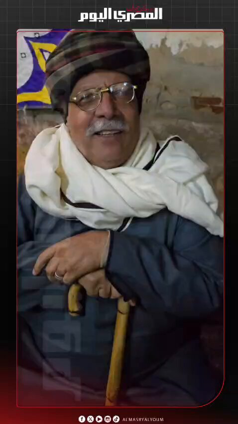 رغم برودة الجو.. مسن يتكئ على عصاه من أجل المشاركة في الانتخابات: «مصر أهم مني». تصوير: تيسير حسن 