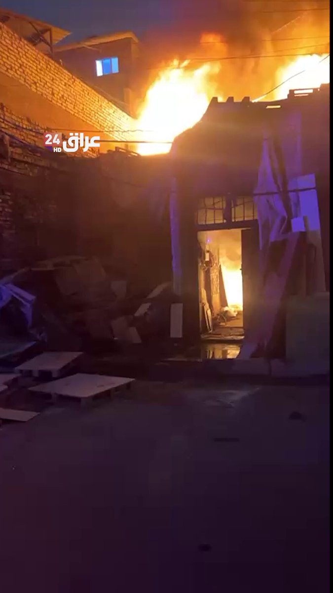 اندلاع حريق داخل مخزن للاخشاب بمنطقة البتاوين ببغداد 