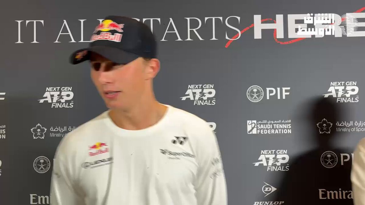 النرويجي نيكولاي كيير المرشح الخامس في حديثه لـ«الشرق الأوسط» بعد الانتصار بدور المجموعات على الإسباني مارتين لاندلوثي : - سعيد جدًا بالانتصار في المباراة التي تعد صعبة ذهنية من ناحية نظام البطولة وأتمنى أن أستمر بالفوز في جميع مواجهاتي القادمة واعتقد أن قدرتي على التحكم بمشاعري أكثر من خصمي هو الأمر الذي رجّح كفتي في المواجهة منذ البداية. #نهائيات_الجيل_القادم 