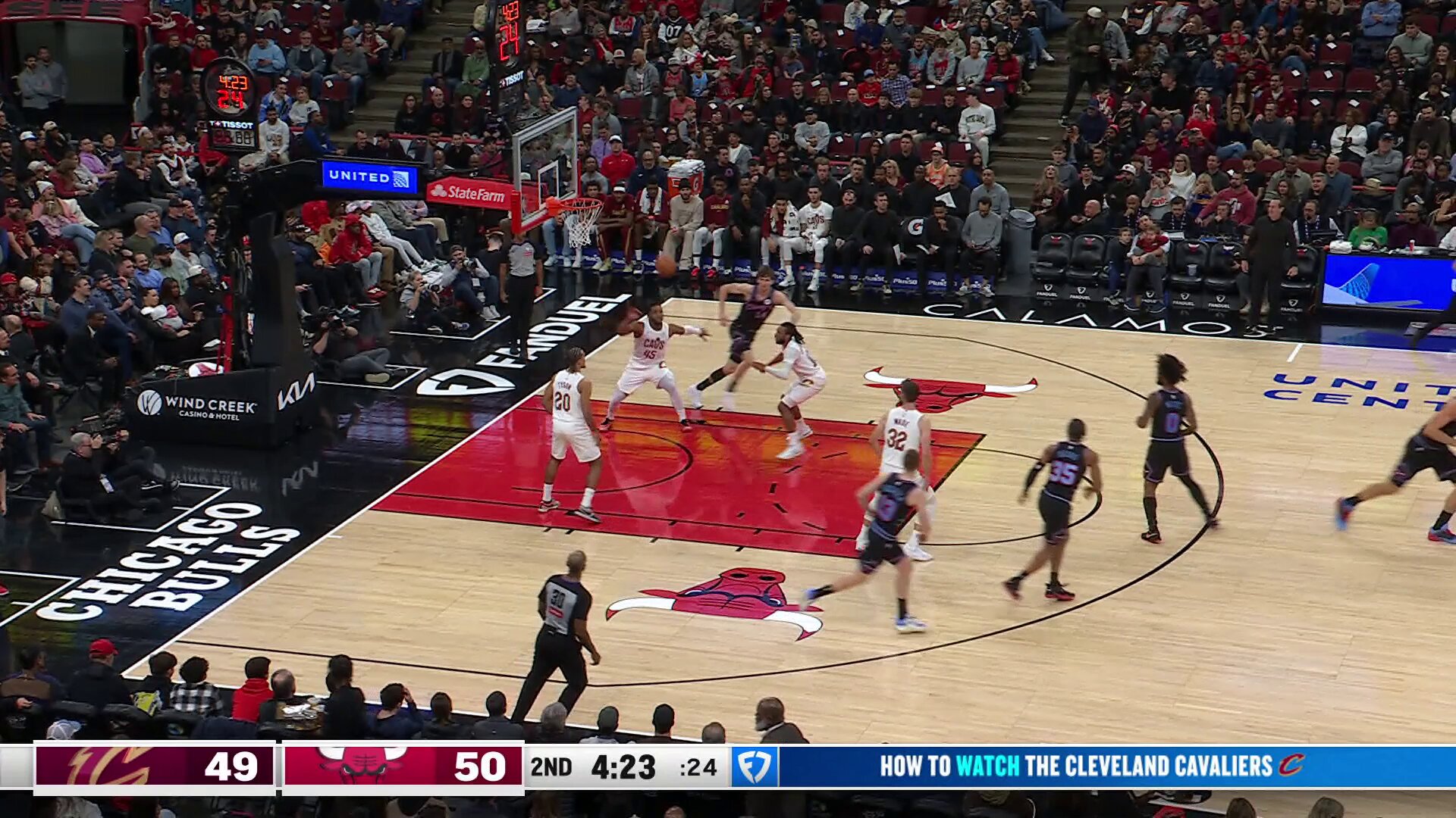 There goes Spida...

He's got a game-high 15 points for CLE!

Tight game in Chi-Town on NBA League Pass.