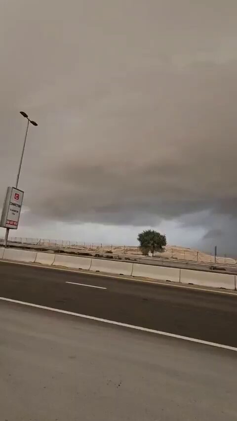 فيديو| سحب ركامية تغطي المنطقة الساحلية لإمارة #الشارقة 