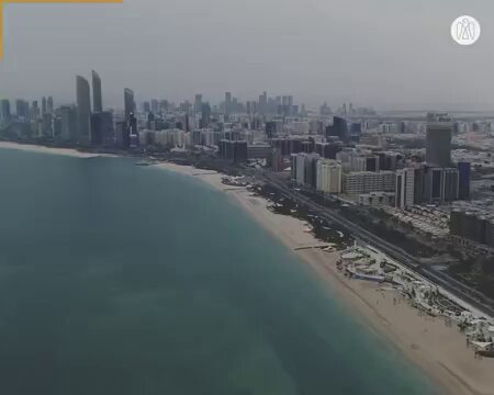 فيديو| الطوارئ والأزمات في أبوظبي تهيب بالجمهور التقيد بالحدود المعدلة للسرعة، والابتعاد عن مسارات الأودية والسيول، والتأكد من توفر معدات الإسعافات الأولية ووسائل إنارة احتياطية، وتثبيت الأدوات والمعدات الخارجية القابلة للتطاير خلال التقلبات الجوية #منخفض_البشاير 