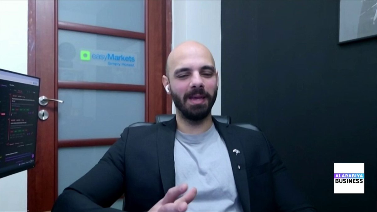 أسعار الذهب مرتفعة بنسبة 65% منذ مطلع العام الجاري... فما مستقبل أسعار الذهب في 2026؟. الإجابة في حوار بين محلل أسواق مالية في شركة easyMarkets خالد الخطيب و _Business 
