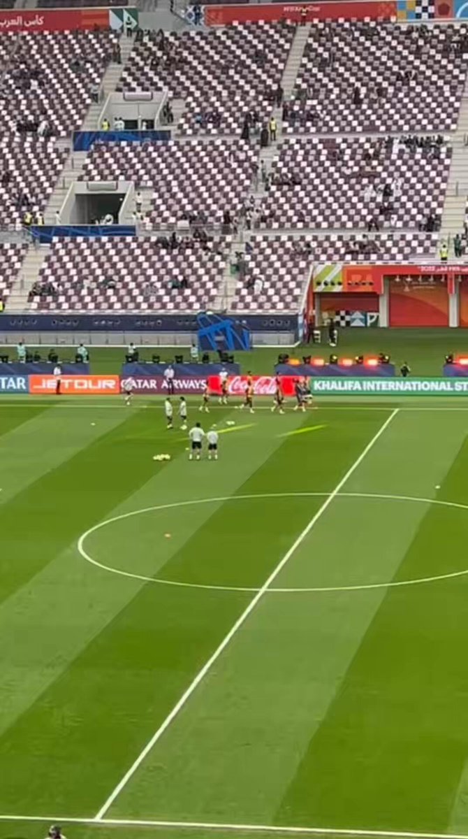 التحضيرات الأخيرة للمنتخب السعودي قبل انطلاق مواجهته أمام الامارات بعد قليل في مباراة تحديد المركزين الثالث والرابع ضمن منافسات كأس العرب.. رمضان المتعب 