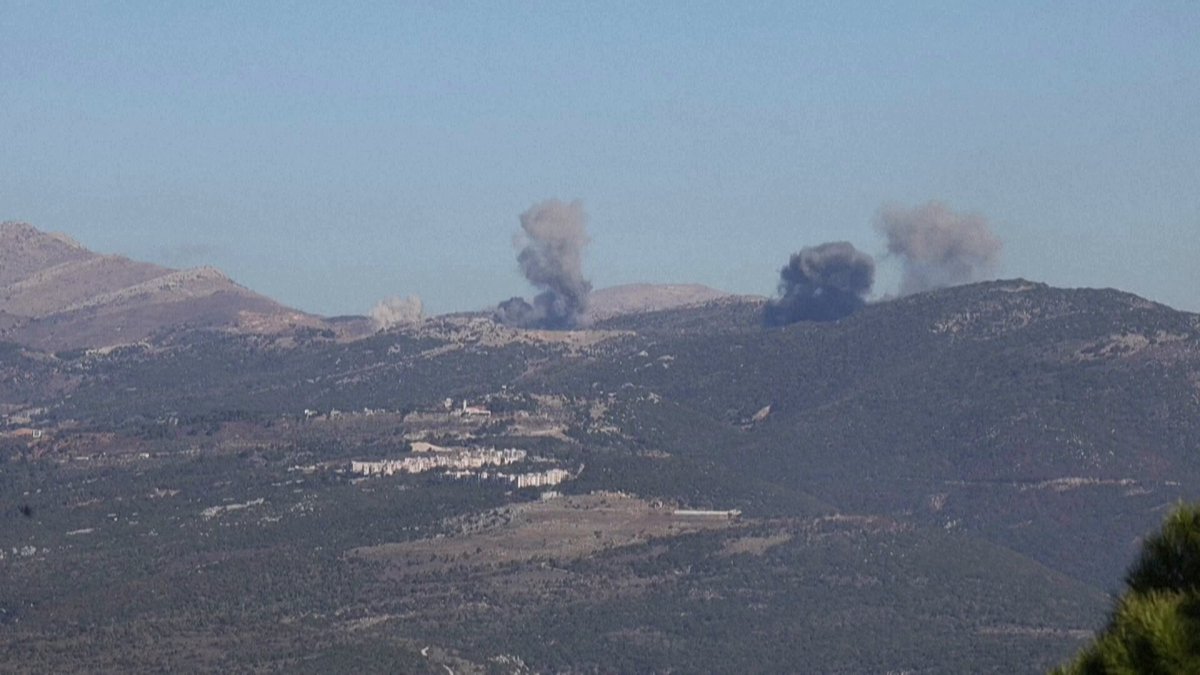 الاحتلال يشنّ غارات على جنوب وشرق لبنان مستهدفاً منشآت لحزب الله 