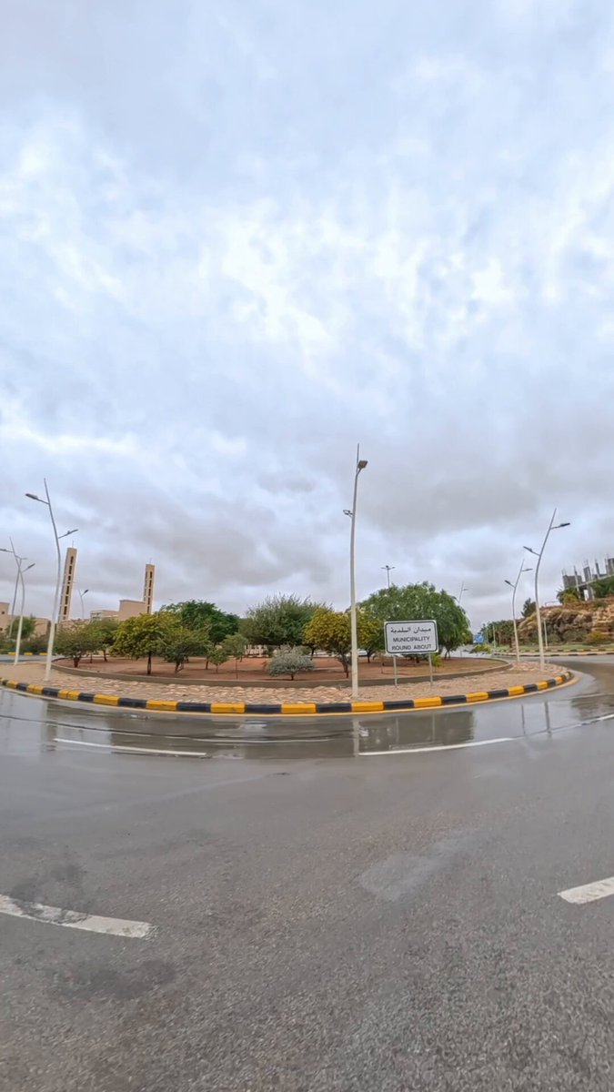 المطر يشكل لوحة بديعة مع الطبيعة الخضراء في محافظة المجمعة في الرياض. عبر مراسل الإخبارية عبد الرحمن الأحمدي 