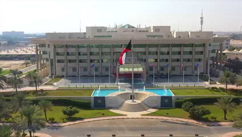 اللواء عبدالوهاب الوهيب: الثقة الأميرية السامية تكليف ومسؤولية وطنية. استقبل المهنئين بمناسبة صدور المرسوم الأميري بتعيينه وكيلاً لـ«الداخلية». بذْل المزيد من الجهد والعطاء في سبيل خدمة الوطن وتعزيز منظومة الأمن 