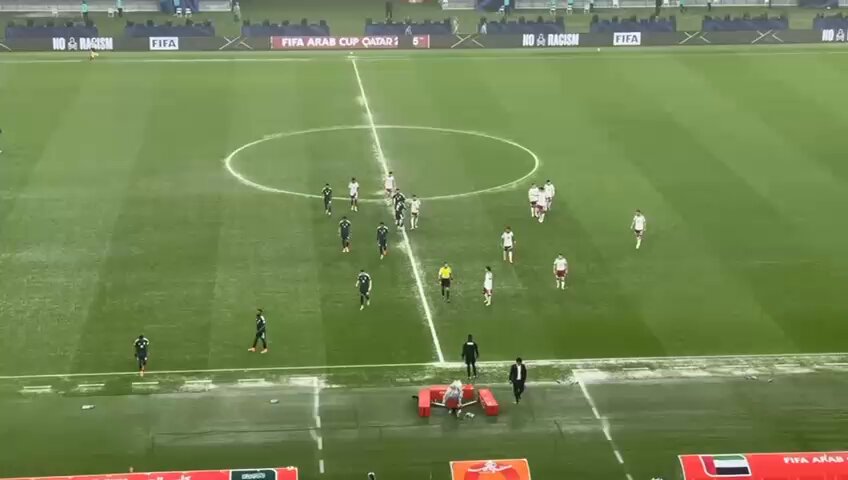 إيقاف مباراة المنتخب السعودي ومنتخب الإمارات المقامة في العاصمة القطرية الدوحة بسبب كثافة هطول الأمطار #كأس_العرب2025 