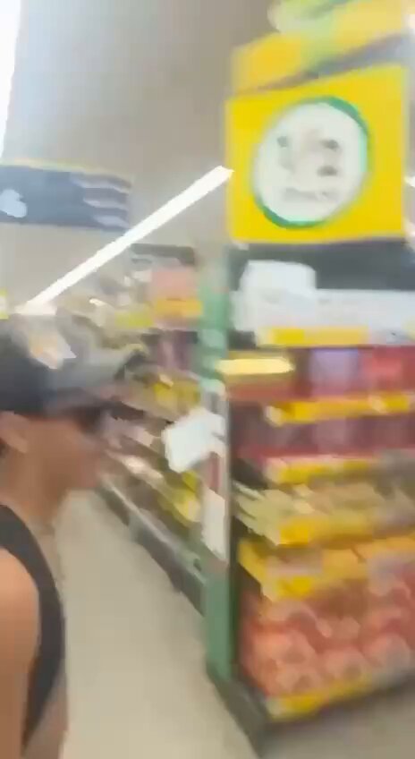 بعد أيام من حظر وسائل التواصل الاجتماعي على المراهقين والأطفال .. أكثر من 200 مراهق في ولاية فيكتوريا الأسترالية، تتراوح أعمارهم بين 14 و17 عامًا، يقتحمون متجر «وولوورثس» ويسرقون جميع محتوياته. #مصدر_للأخبار 