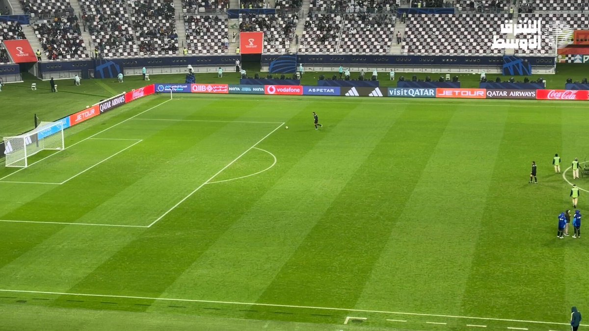 يحدث الآن| جولة لحكام المباراة والتأكد من جاهزية الملعب نقاش يجمع ياسر المسحل رئيس الاتحاد السعودي لكرة القدم وكولينا مدير دائرة التحكيم في الاتحاد الدولي لكرة القدم «الفيفا». #السعودية_الإمارات 