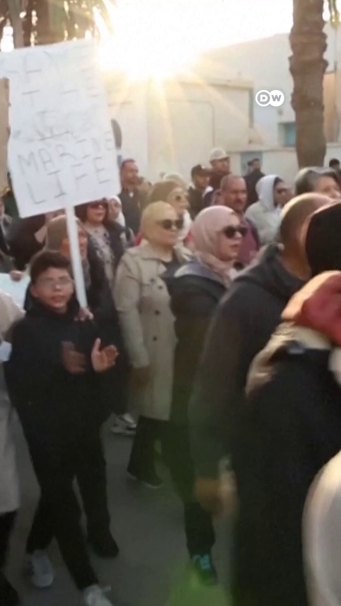 تزامنا مع ذكرى ثورة 2011..سكان قابس التونسية يجددون احتجاجاتهم بسبب أزمة بيئية متفاقمة 