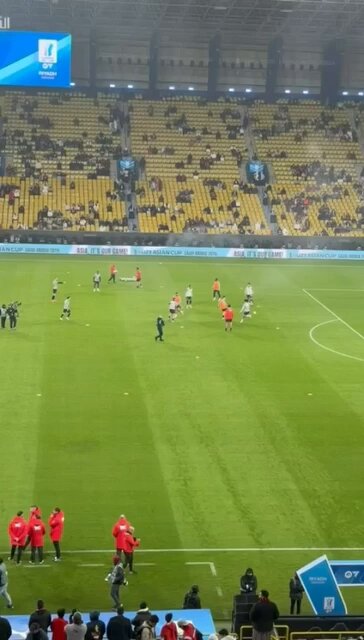 الاستعدادات الأخيرة للاعبي ميلان نابولي قبل مواجهة نصف نهائي السوبر الايطالي. فهد الشغار 