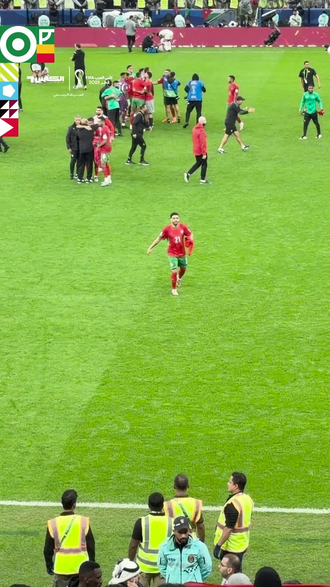 الإصابة لم تمنع المغربي كريم البركاوي من الاحتفال أمام جماهير أسود الأطلس بالتتويج بلقب كأس العرب قطر 2025 #كأس_العرب2025 