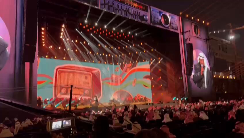 البلاد |  وسط برودة طقس الرياض بدأ حفل تسعينات مخاوي الليل بالفنان سعد جمعة وسط تفاعل الجمهور. صحيفة البلاد | موسم الرياض | بنش مارك | | | | متابعة 