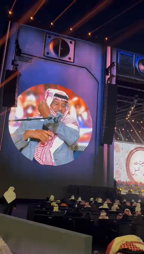 البلاد |  ابونايف "يطق اللطمة" من شدة برودة طقس الرياض ويطرب جمهوره. صحيفة البلاد | بنش مارك | تسعينات مخاوي الليل | | | | متابعة 