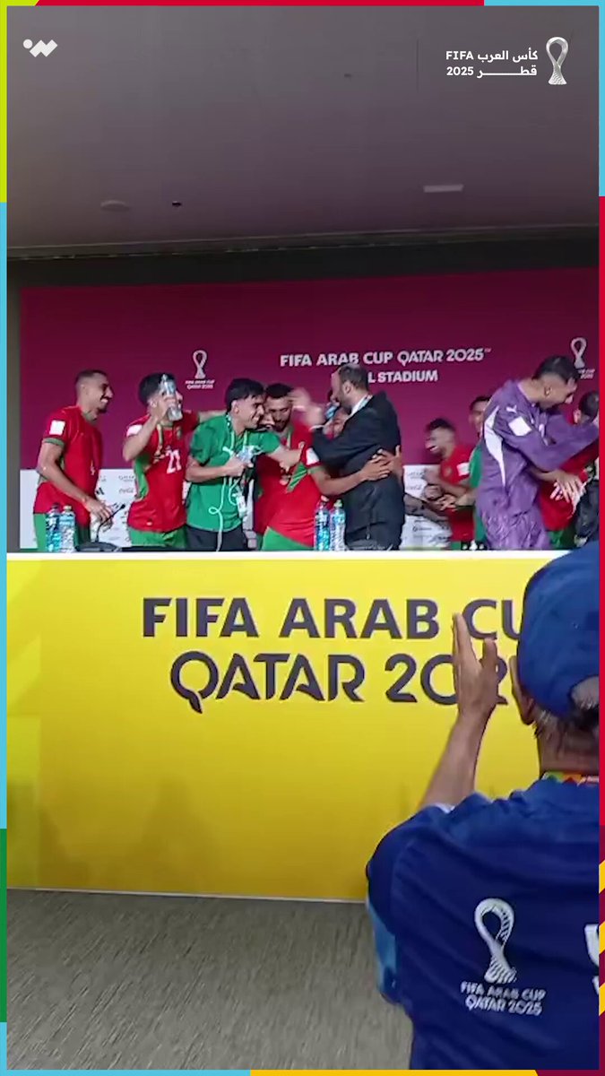 لاعبو منتخب المغرب يقتحمون الموتمر الصحفي 