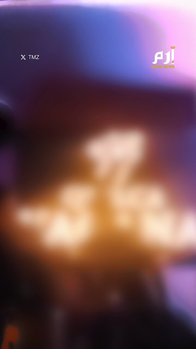 انشل لثوان ثم سقط.. نجاة مغن بأعجوبة بعد صعقة كهربائية قوية 