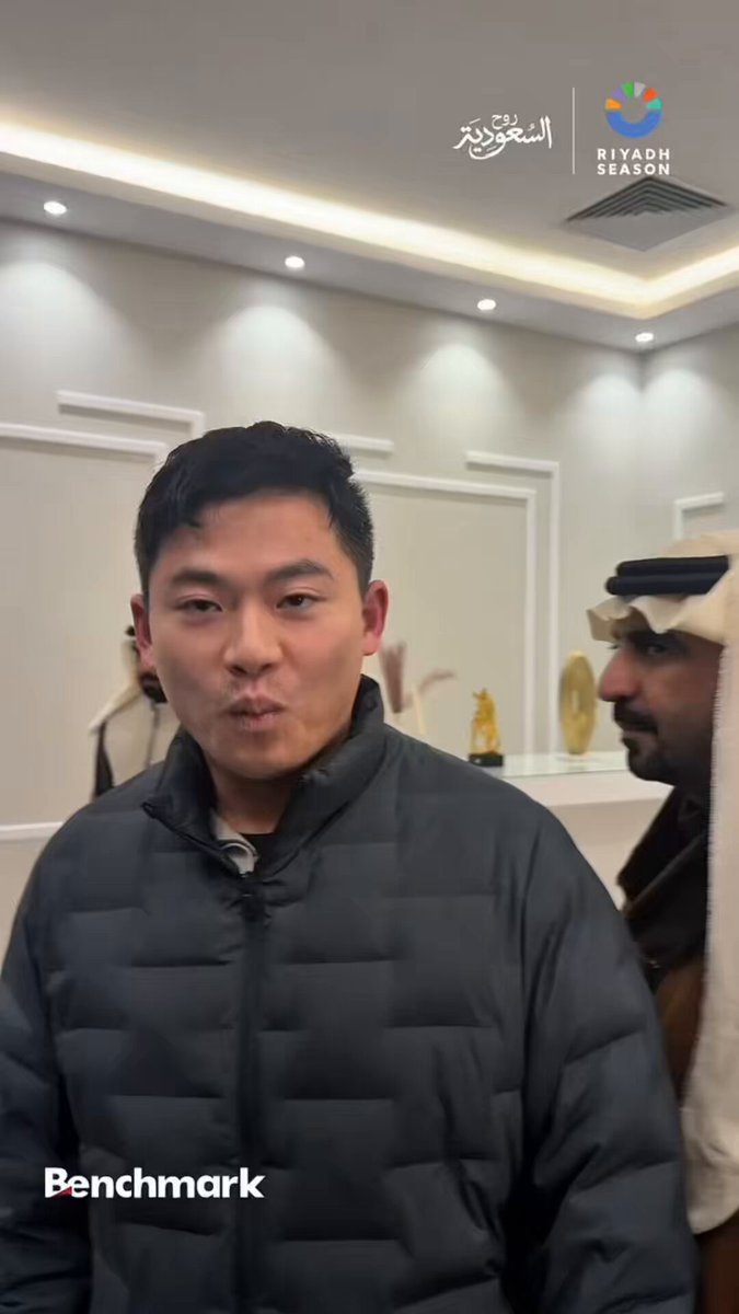 البلاد |  في كواليس تسعينات مخاوي الليل بـ موسم الرياض. صيني يبهر الفنان خالد عبدالرحمن.. وشلون مغليك صحيفة البلاد | بنش مارك | | | 