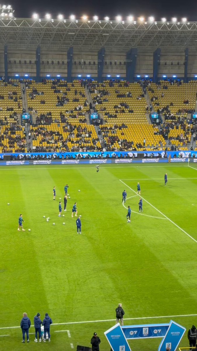 التحضيرات الأخيرة قبل انطلاق نصف نهائي السوبر الايطالي انتر ميلان بولونيا. : فهد الشغار 