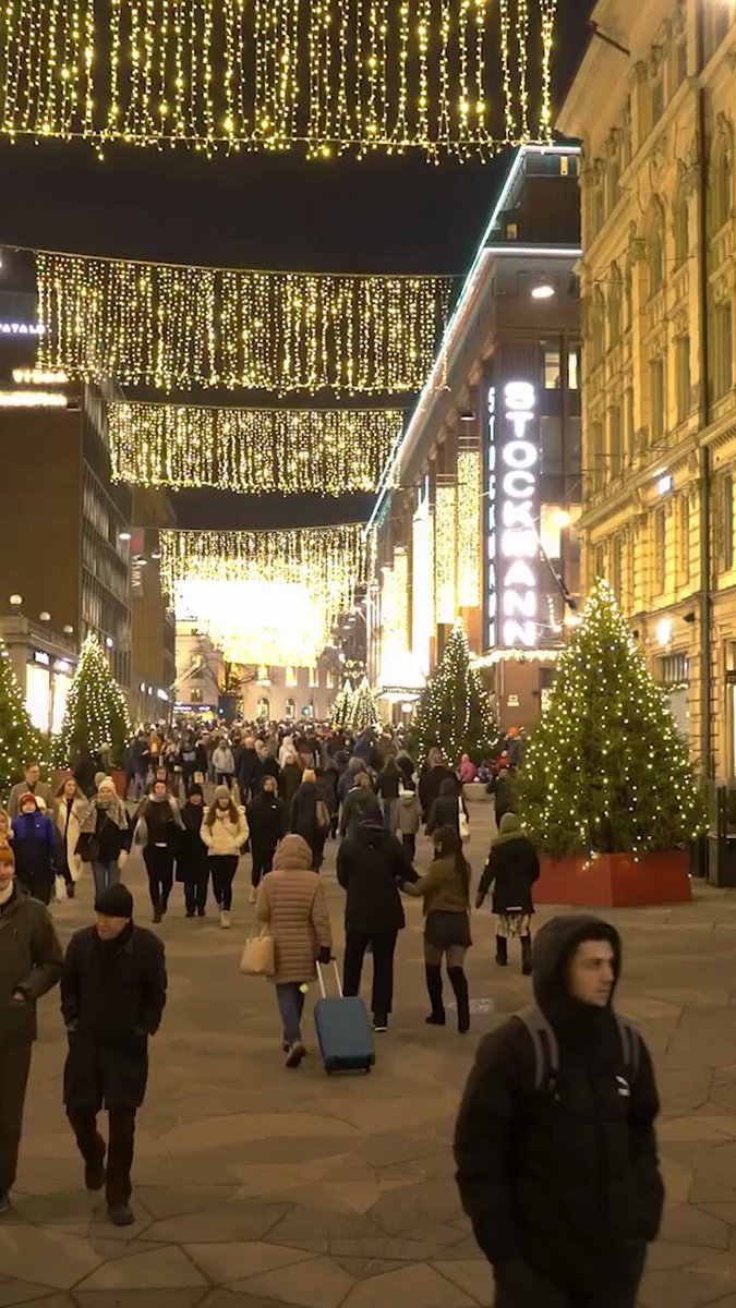 300 مليون مسافر جواً.. شركات الطيران تستعد لأكثر مواسم عيد الميلاد ازدحاماً. فأي البلاد يأتي منها أكثر المسافرين وأي المطارات ستكون الأكثر ازدحاماً عالمياً؟ 