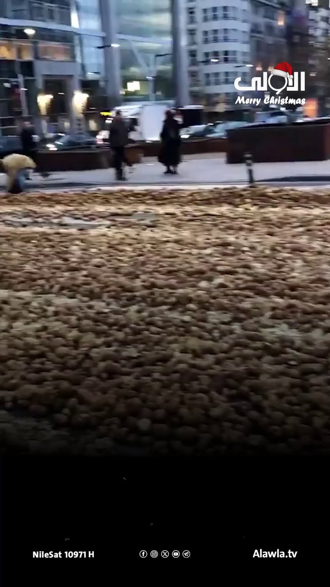 شلل مروري في بروكسل بعد إلقاء مزارعين كميات كبيرة من البطاطس احتجاجًا على سياسات الاتحاد الأوروبي العراق قناة الاولى العراقية تابعونا عبر التردد التالي | نايل سات 10971-أفقي #رسالتنا_عراقية 