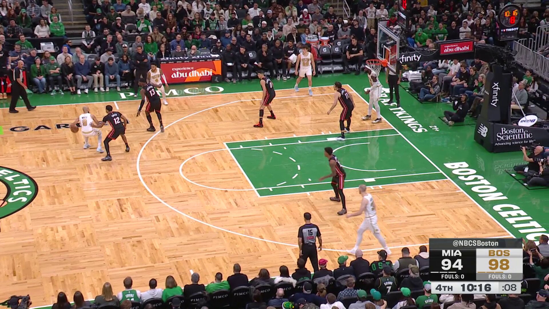 Derrick White with his 8th triple of the night! 

One away from his career-high