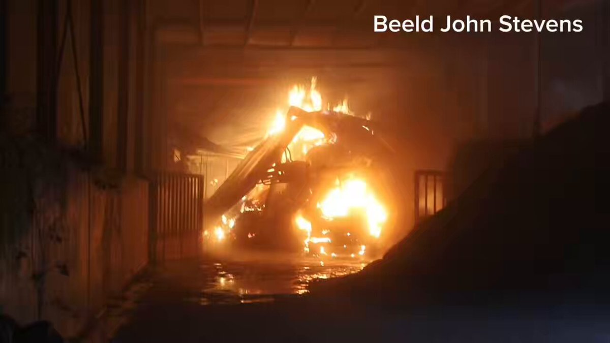 Grote brand verwoest schuur met hooi in Wapenveld