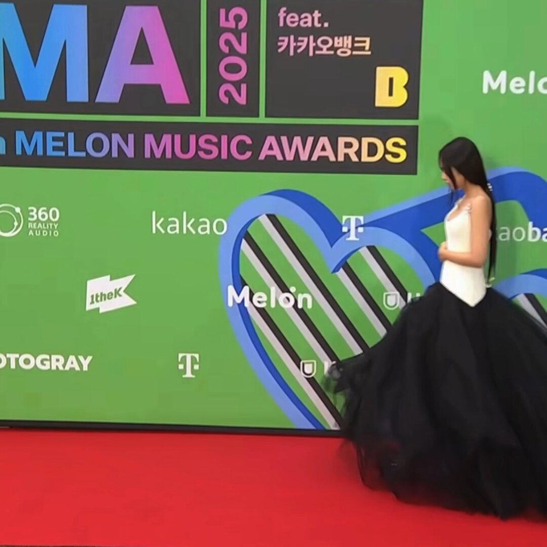 “THE QUEEN HAS ARRIVED. THE QUEEN IS HERE!!!!” https://t.co/G38zCYQcUV