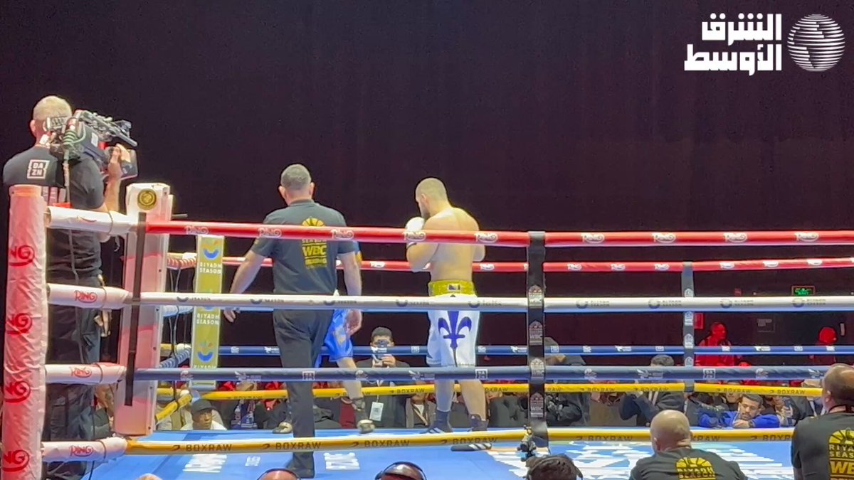 لقطات من المواجهة التي تجمع الأرجنتيني كيفين راميريز، و البوسني أحمد كرنغيتش، ضمن مواجهات بطولة WBC Grand Prix. #موسم_الرياض 