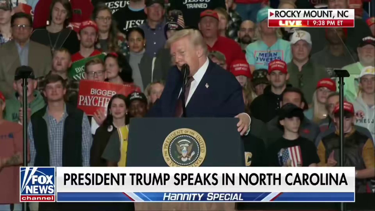 ترمب : لا أعلم أيهما أفضل، عندما فزت في انتخابات 2016 ام 2024 أعتقد أن هزيمة هيلاري كان أكثر متعة، كان لديها معدل ذكاء أعلى من كامالا ب 50 أو 60 نقطة.. هيلاري كانت ذكية لكنها شخصية بغيضة...كنت سأستخدم الكلمة البذيئة التي تبدأ بحرف ال B [عاهرة] لكن زوجتي ميلانيا لن تكون سعيدة على الإطلاق 