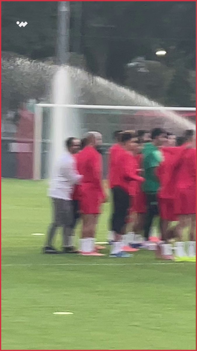 ترى، ما الذي قاله وليد الركراكي حتى جعل جميع لاعبي المغرب يبتسمون؟ 