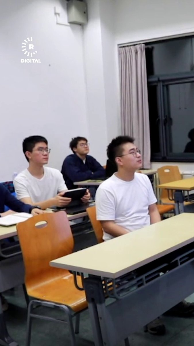 هل سمعت صينياً يتحدث الكوردية؟ استمتع إلى طالبين صينيين يدرسان في صفّ اللغة الكوردية ضمن قسم الدراسات الشرقية في جامعة بكين وهما يتحدثان الكوردية 