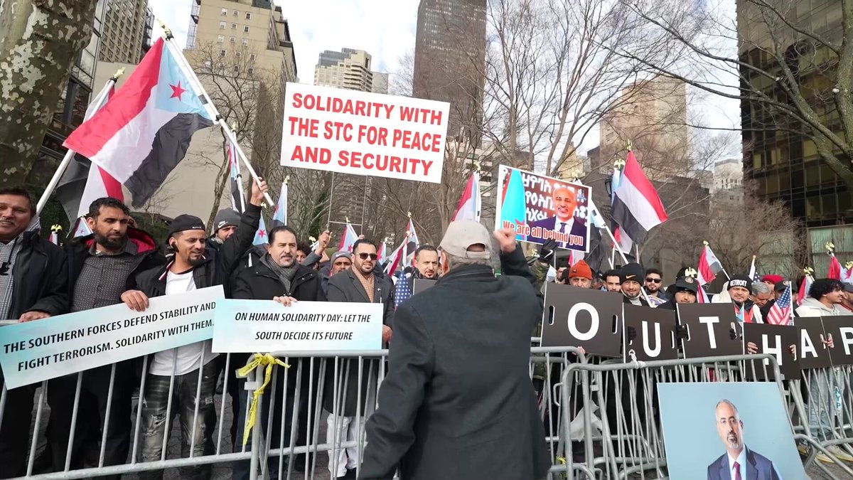 وقفة حاشدة للجالية الجنوبية في أمريكا أمام مقر الأمم المتحدة بنيويورك للمطالبة بدعم حق استعادة الدولة لشعب الجنوب العربي #استعادة_دوله_الجنوب 