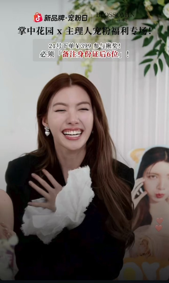 ไลฟ์ที (1ชม.) ยอดขาย 1.8ล้านยวน คิดเป็นเงินไทยเกือบ 8ล้านบาท 

ชอบมากตรงที่พอพูดถึงยอด น้องออมบอก...