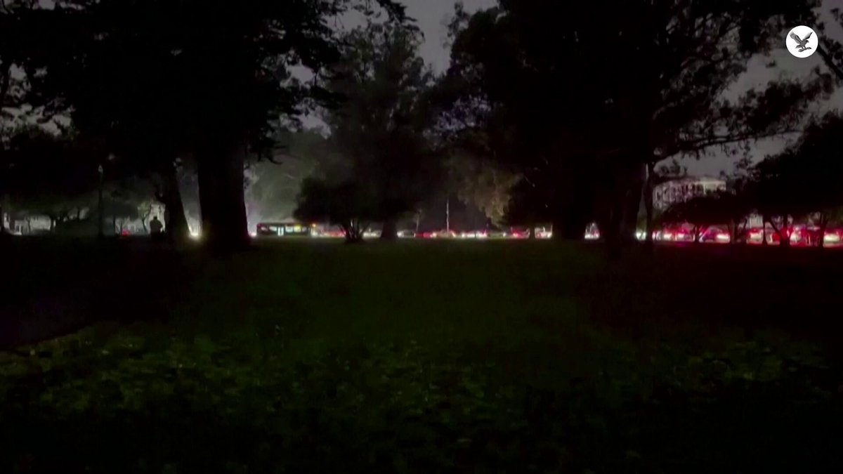 لقطات للشوارع المظلمة بعد انقطاع التيار الكهربائي عن سان فرانسيسكو 