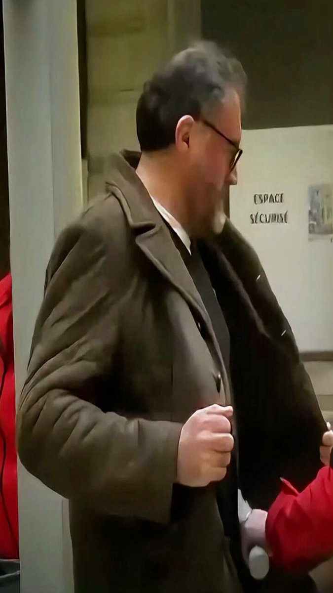 طبيب في غرف العمليات.. تسبب بوفاة 12 شخصًا وتسميم 30 آخرين! #اخبار_المشهد 