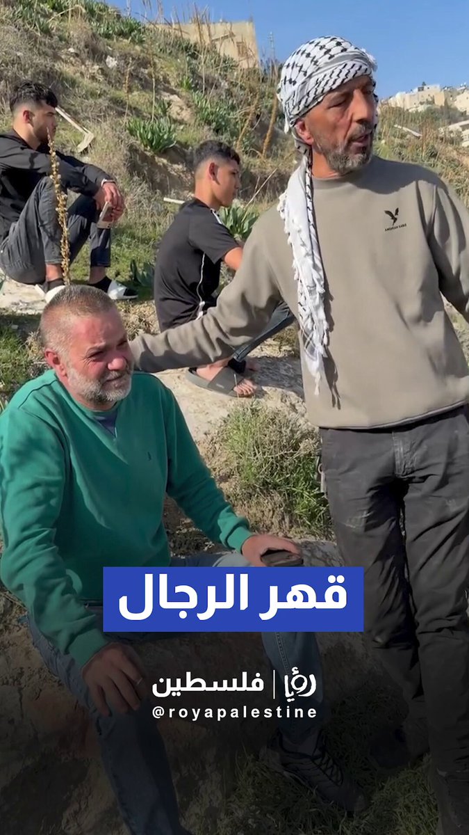 قهر الرجال، يبكي بحرقة بعد هدم منزله في واد قدوم في القدس صباح اليوم. متداول #رؤيا_فلسطين 