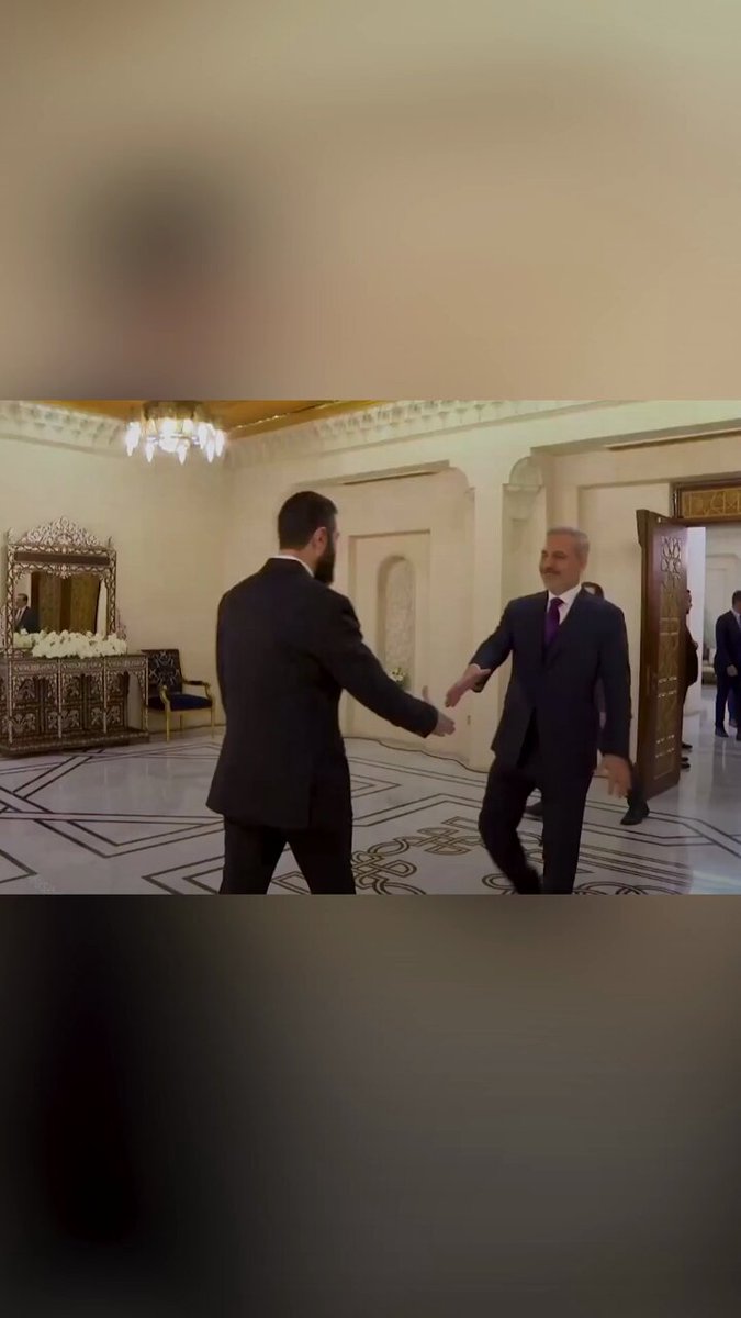 الرئيس أحمد الشرع يستقبل وفدًا تركيًا رفيعًا يضم وزيري الخارجية والدفاع ورئيس الاستخبارات في قصر الشعب بدمشق #اخبار_المشهد 