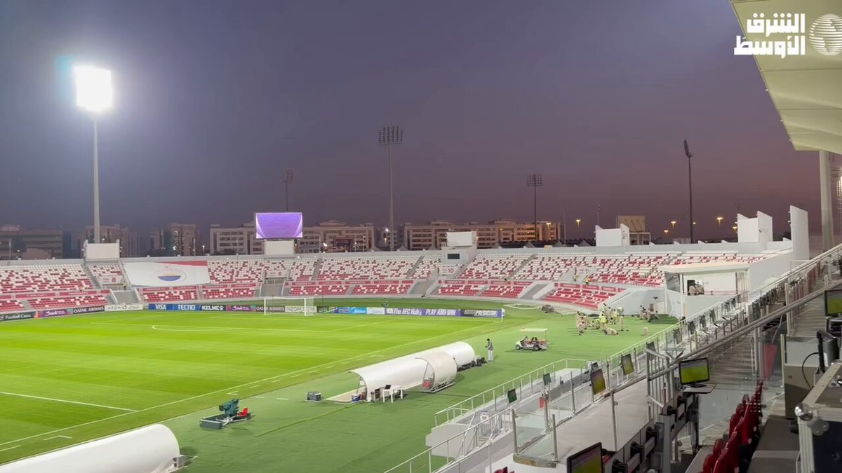 الأجواء في استاد الشارقة قبل حوالي ساعتين من انطلاق مواجهة #الشارقة_الهلال 