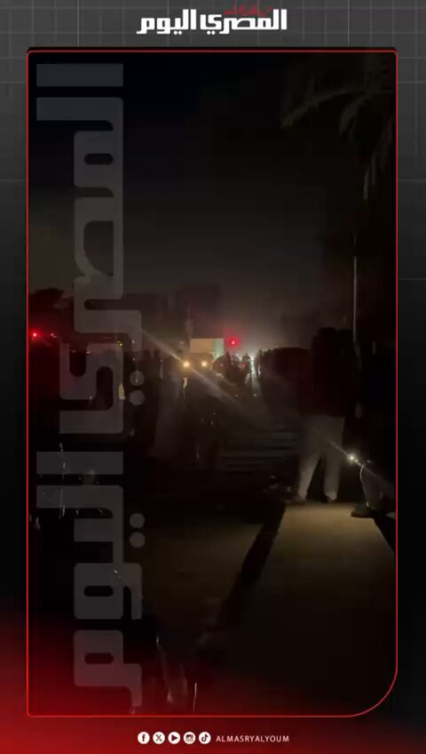 الدخان في السماء.. حريق مخزن أخشاب على مساحة 3 آلاف متر. تصوير: محمد القماش 