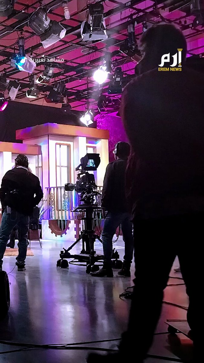 "اترك هاتفك واستمع للحوار".. سجال بين مذيعة وضيف على تلفزيون عراقي 