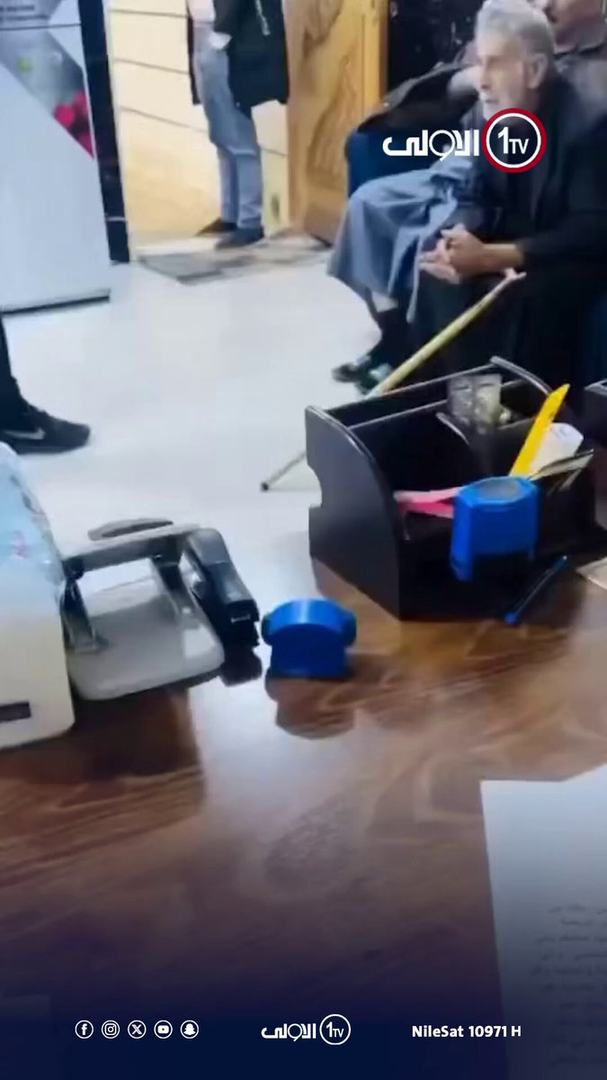 وداع أخير بلا مشاعر.. ابن يودع والده المسن بعد إدخاله دار المسنين العراق قناة الاولى العراقية تابعونا عبر التردد التالي | نايل سات 10971-أفقي #رسالتنا_عراقية 